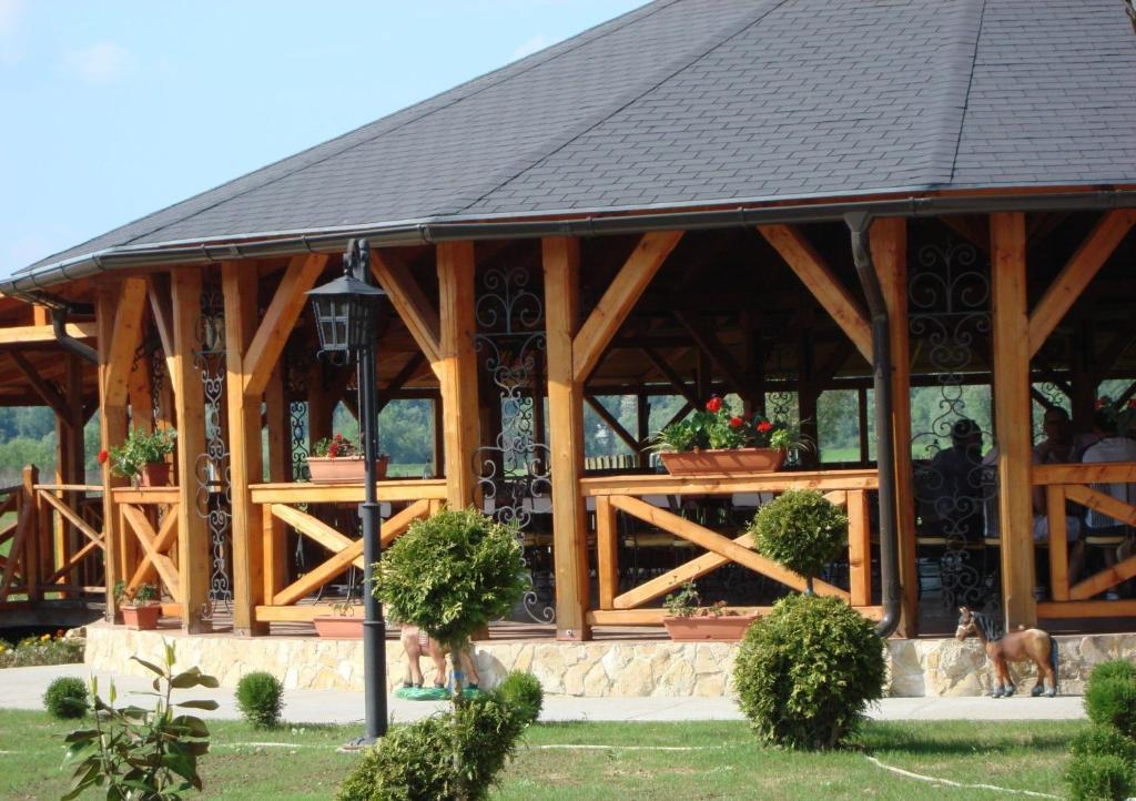 Săcălăşeni Pension La Taticu المظهر الخارجي الصورة